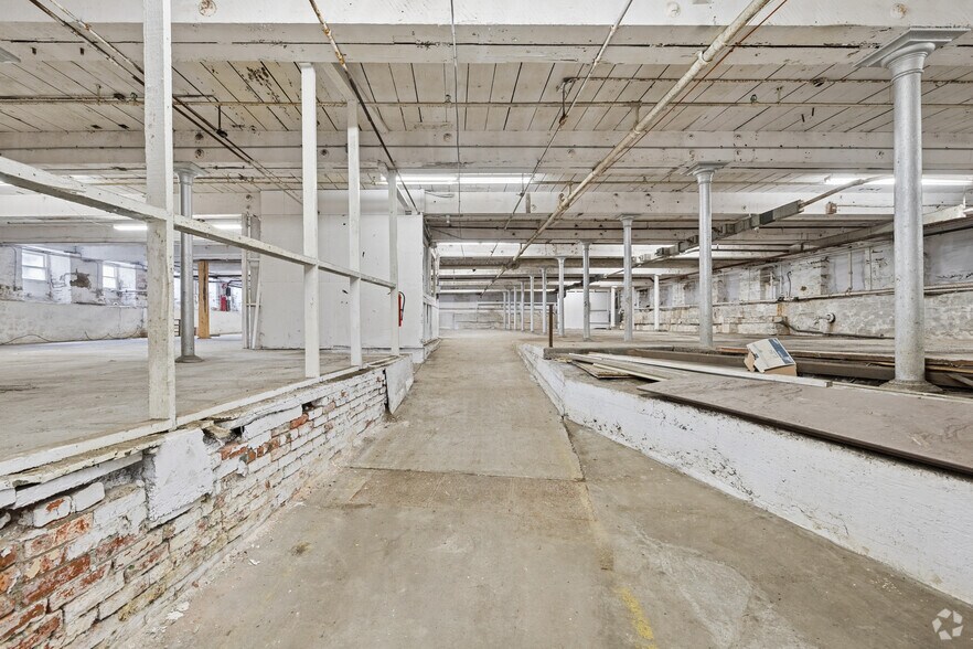 More Photos Of 17 Mill Pl, New York Mills Unknown For Sale