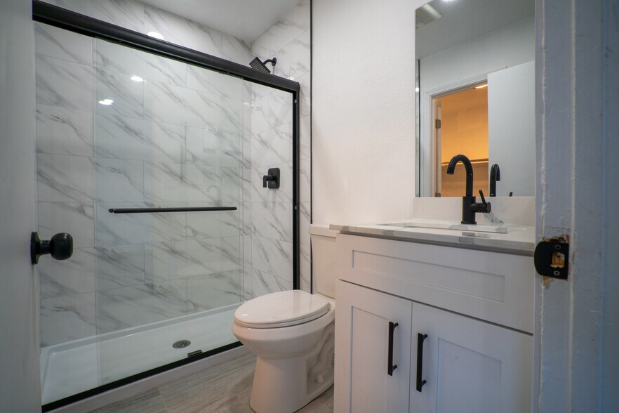 More Photos Of 810 S Flower St, Santa Ana Apartments For Sale