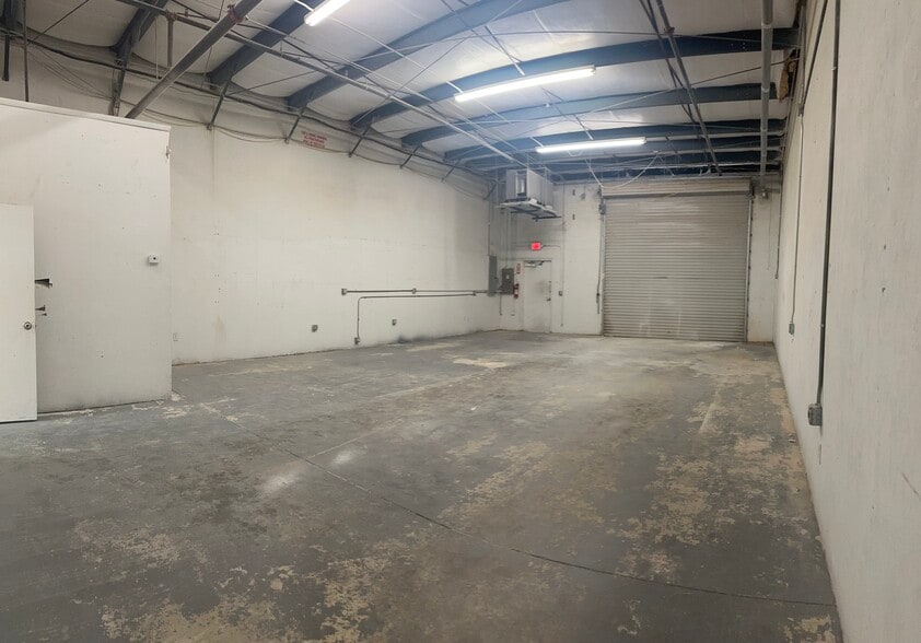 More Photos Of 28631 N Diesel Dr, Bonita Springs Light Manufacturing For Lease
