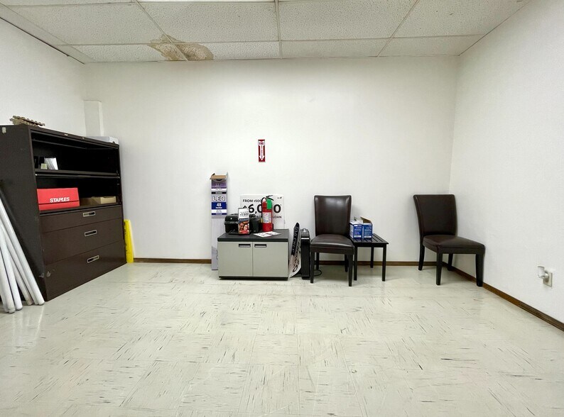 More Photos Of 914-920 S 4th St, Chickasha Storefront Retail Office For Sale