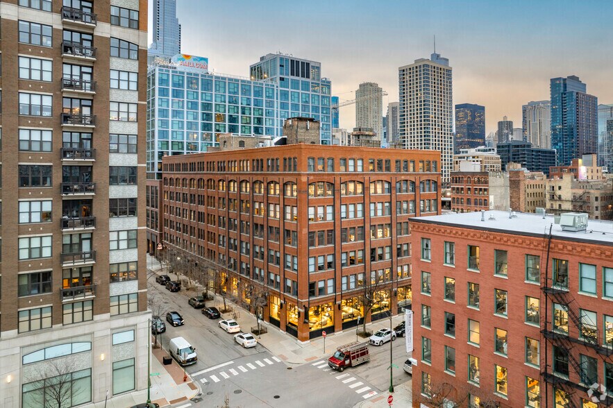 More Photos Of 213 W institute Pl, Chicago Loft Creative Space For Lease