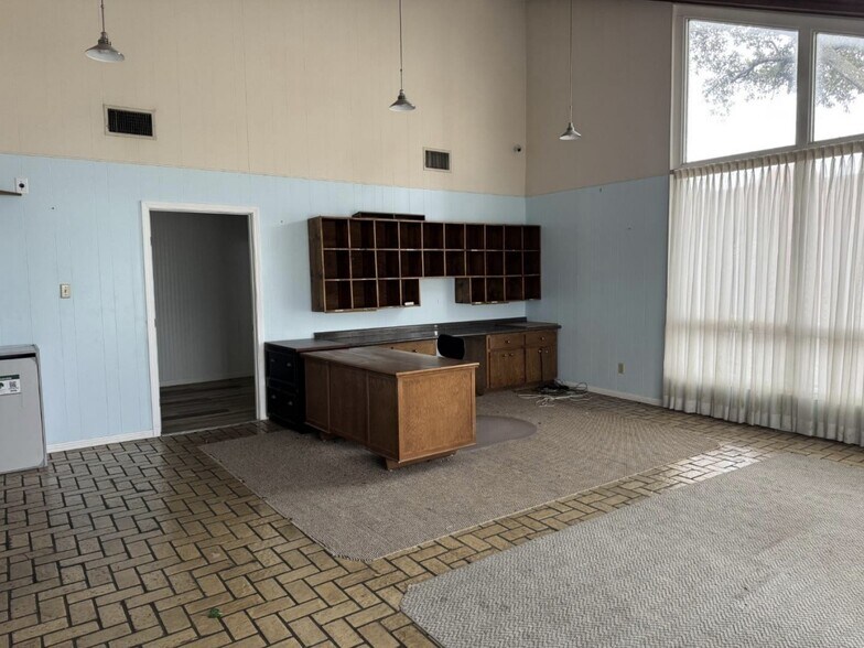 More Photos Of 2124 N 25th St, Waco Medical For Sale