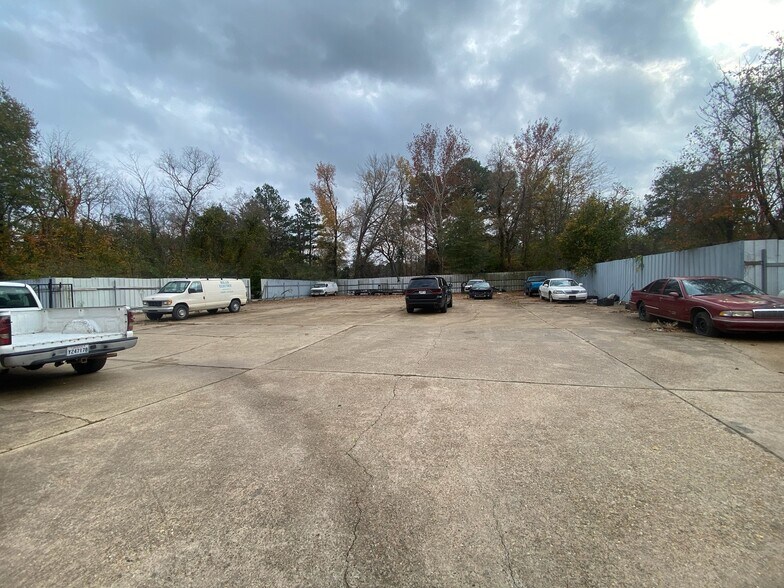More Photos Of 2723 Standard Oil Rd, Shreveport Warehouse For Lease