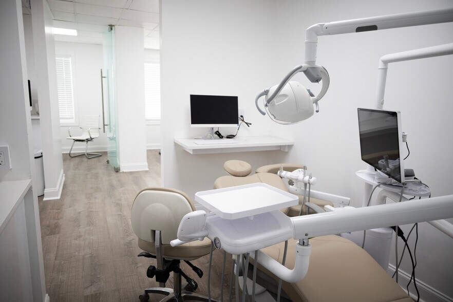 More Photos Of 5200 N Armenia Ave, Tampa Medical For Sale