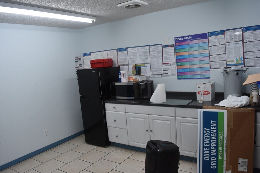 More Photos Of 11150 49th St N, Clearwater Truck Terminal For Lease