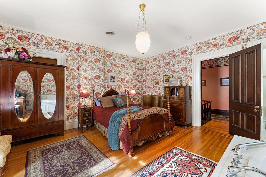 More Photos Of 1105 W 4th St, Red Wing Hospitality For Sale