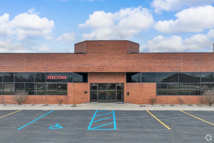 More Photos Of 251-397 W 84th Dr, Merrillville Flex For Lease