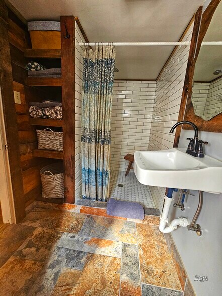 More Photos Of 71450 Highway 550, Silverton Hotel For Sale