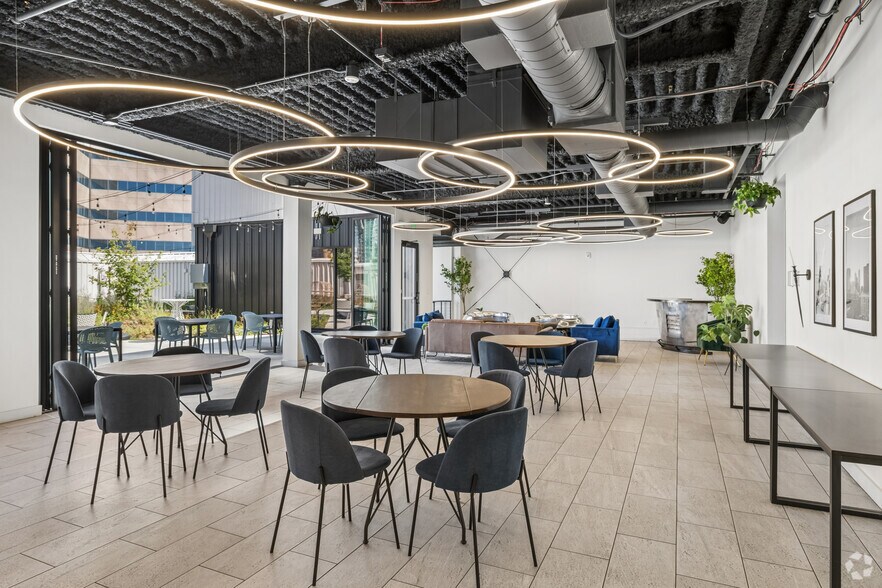 More Photos Of 1630 Welton St, Denver Office For Sale