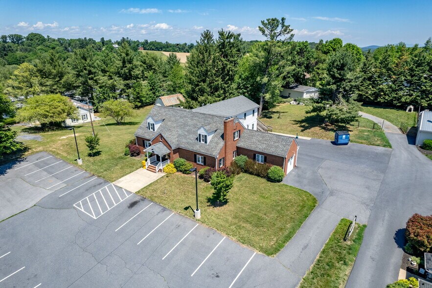 More Photos Of 2352 Jefferson Hwy, Waynesboro Office For Sale