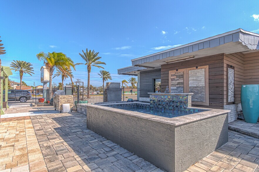 More Photos Of 2036 S Ridgewood Ave, Daytona Beach Medical For Sale