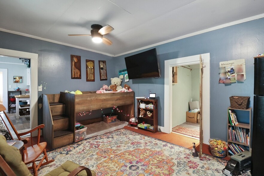 More Photos Of 701 N Oak St, Springfield Office Residential For Sale