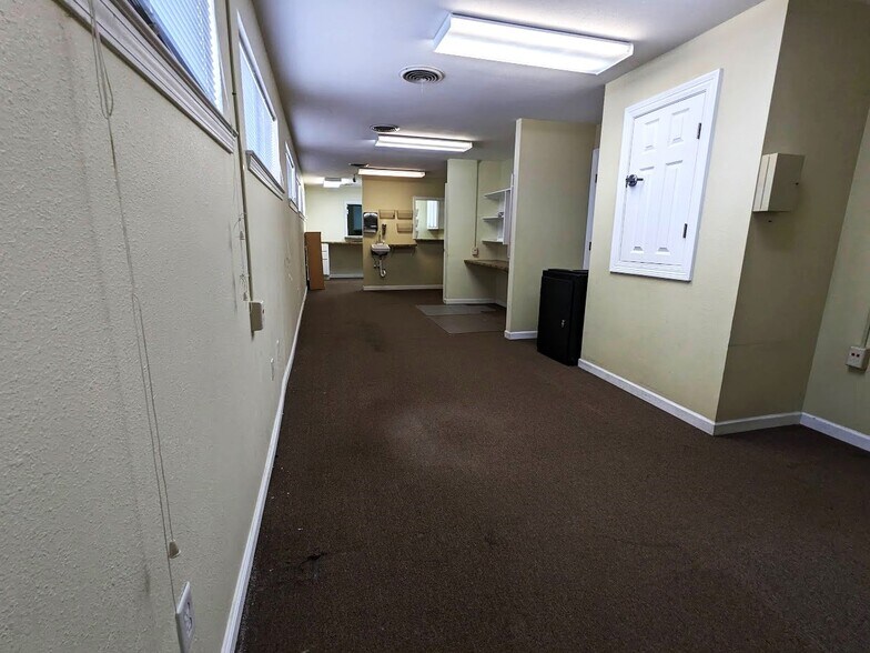 More Photos Of 214 S Burnside Ave, Gonzales Medical For Lease