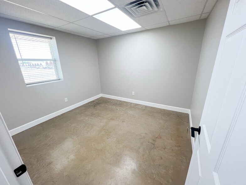 More Photos Of 4713 County Road 128, Midland Warehouse For Lease