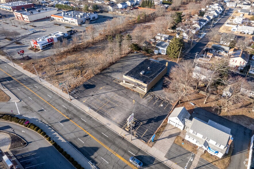 More Photos Of 10 Newport Ave, Pawtucket Freestanding For Lease