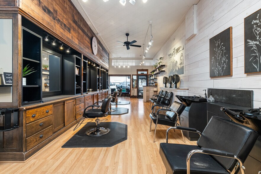 More Photos Of 511 Front St, Lynden General Retail For Sale