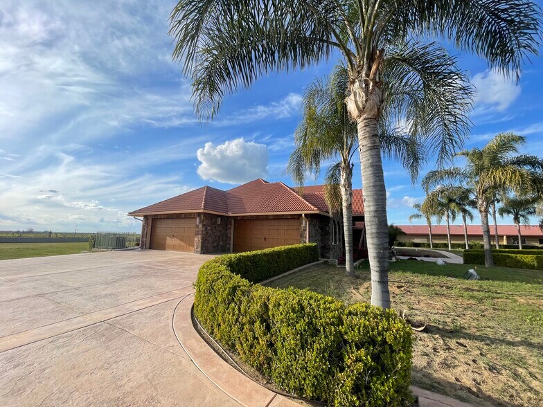 More Photos Of 13002 Zachary Ave, McFarland Specialty For Sale