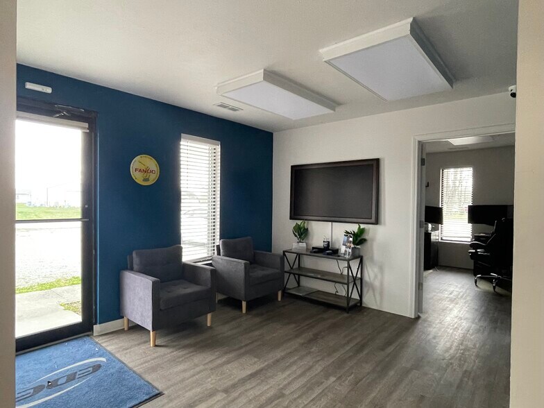 More Photos Of 11624 E State Road 250, Crothersville Warehouse For Sale