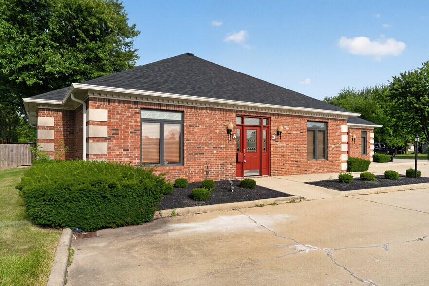 More Photos Of 200 N Emerson Ave, Greenwood Office For Lease