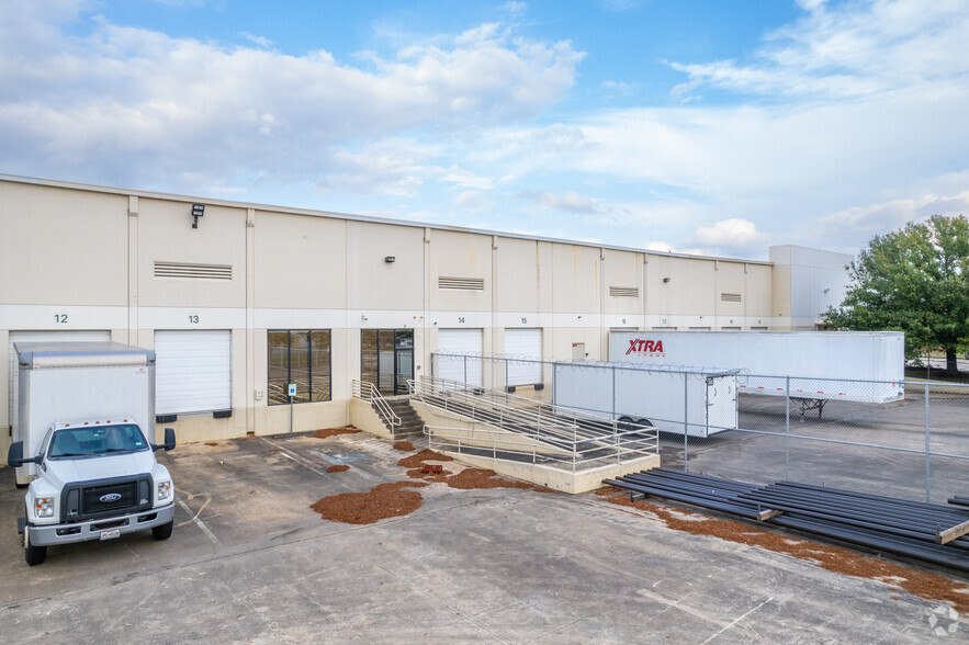 More Photos Of 7170 W 43rd St, Houston Warehouse For Lease
