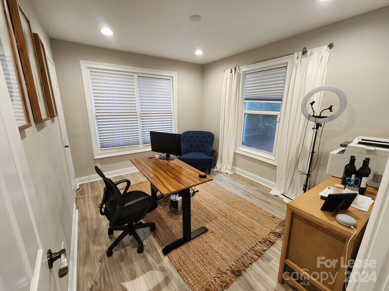 More Photos Of 1508 Remount Rd, Charlotte Showroom For Lease