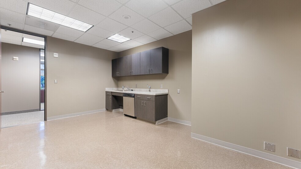 More Photos Of 9101 Lyndon B Johnson Fwy, Dallas Office For Lease