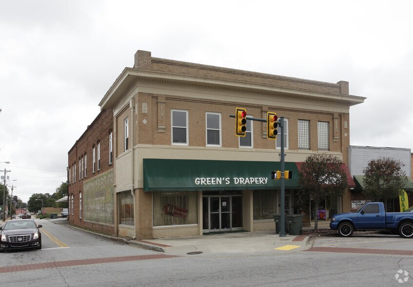 More Photos Of 114 N Walnut St, Seneca Storefront Retail Residential For Sale