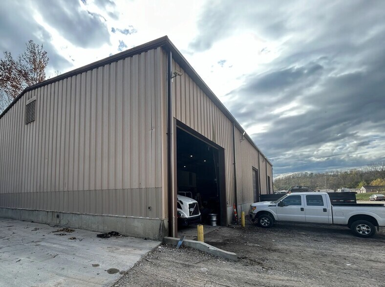 More Photos Of 10900 Loveland Madeira Rd, Loveland Warehouse For Lease