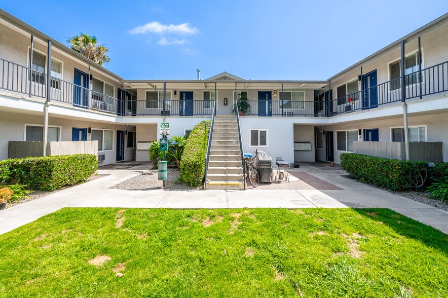 Primary Photo Of 8969 Grossmont Blvd, La Mesa Apartments For Sale