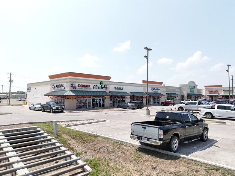 More Photos Of 3040 US-90 E, Uvalde Storefront For Sale