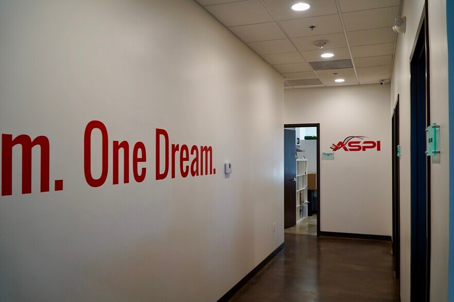 More Photos Of 5850 W Cypress St, Tampa Office For Lease