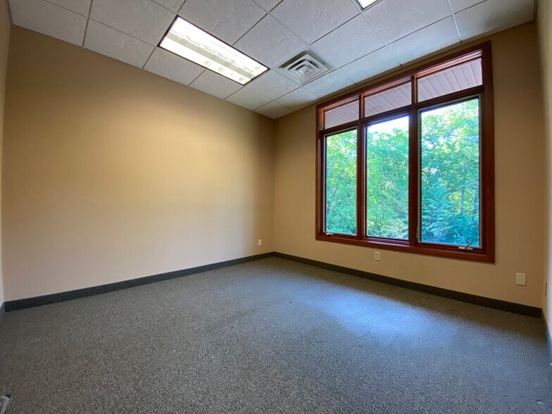 More Photos Of 4640 Nicols Rd, Eagan Medical For Sale