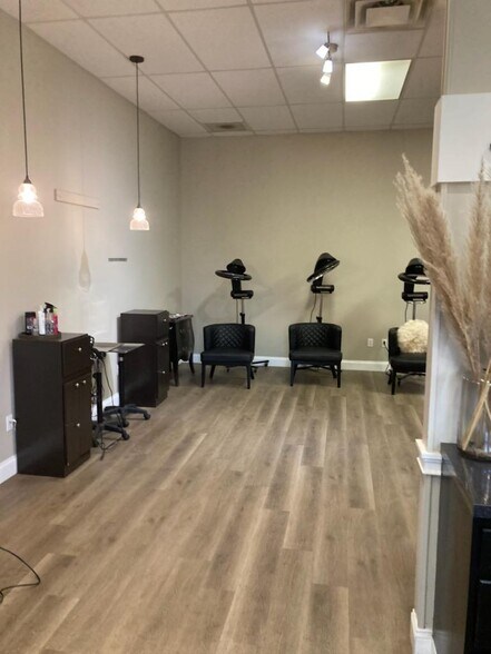 More Photos Of 1400 Main St, Watertown Freestanding For Lease