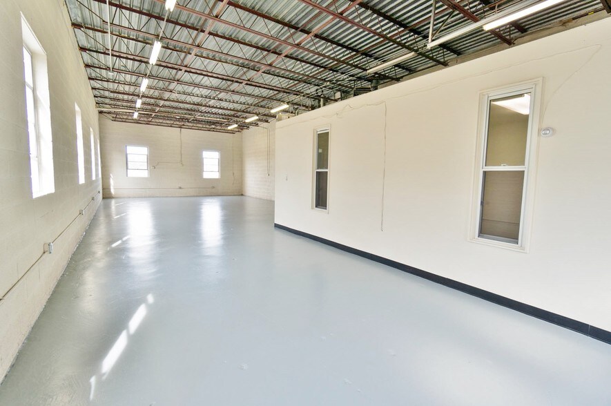 More Photos Of 601-615 Lofstrand Ln, Rockville Warehouse For Lease