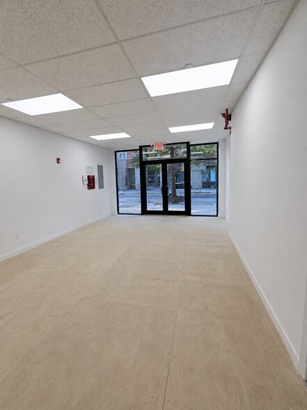 More Photos Of 30-87 Steinway St, Astoria Apartments For Lease