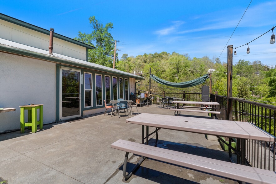 More Photos Of 10 Mountain St, Eureka Springs Restaurant For Sale