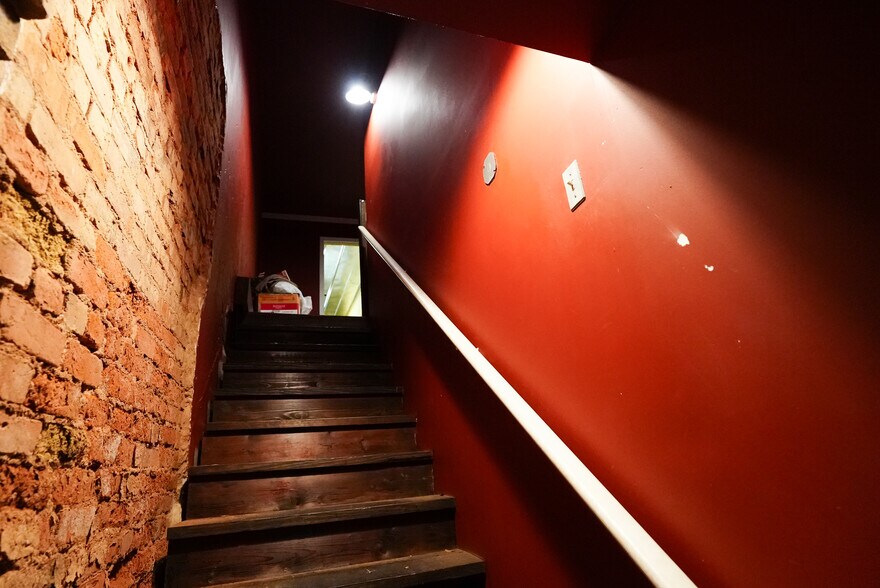 More Photos Of 101 Court Sq, Abbeville Restaurant For Sale