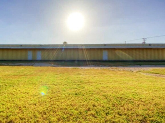 More Photos Of 11818 Business 83, La Feria Warehouse For Lease