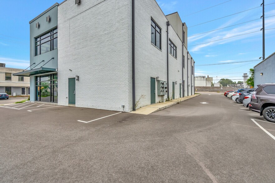 More Photos Of 6117 Centennial Blvd, Nashville Storefront Retail Office For Lease