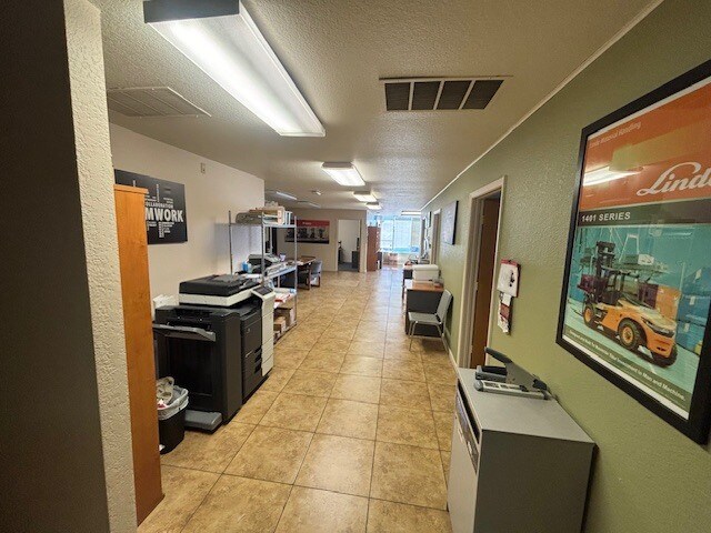 More Photos Of 1813 Moffat Blvd, Manteca Warehouse For Lease