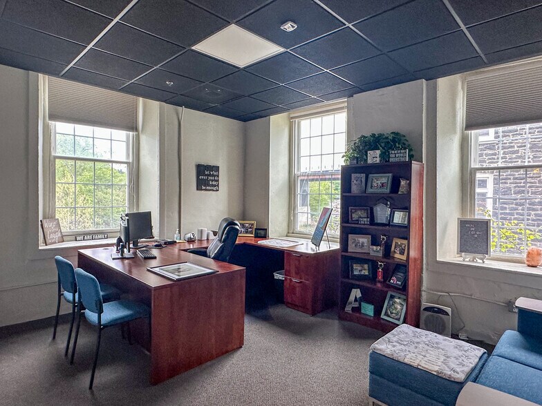 More Photos Of 410 Canal Pl, Little Falls Hotel For Lease