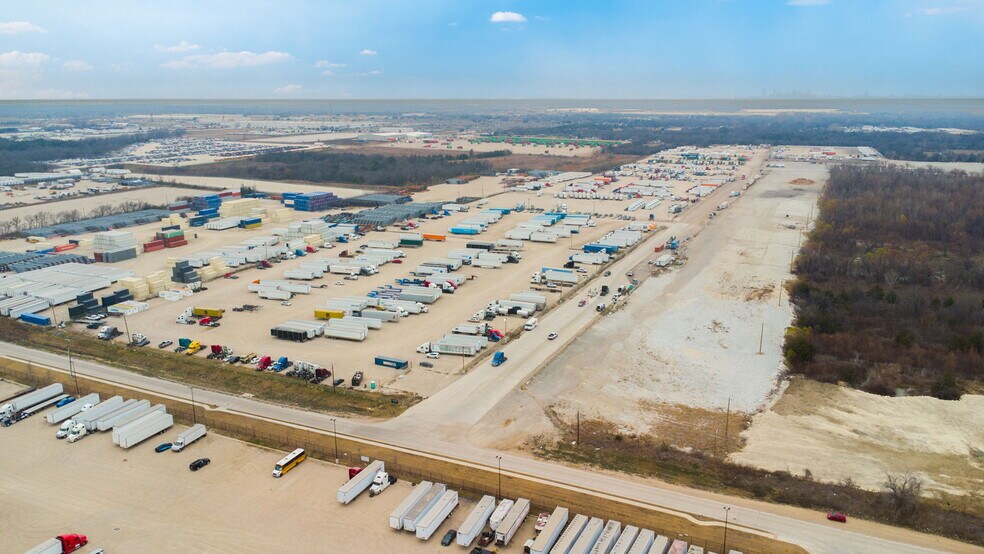 More Photos Of 1600 Fulghum, Hutchins Land For Lease