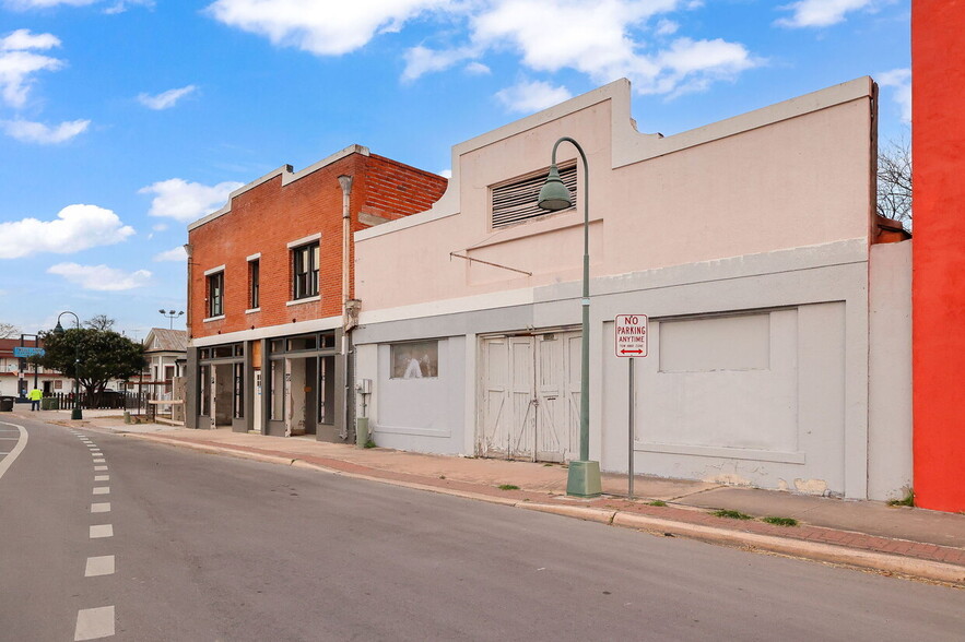 Primary Photo Of 1714 S Saint Marys St, San Antonio Apartments For Lease