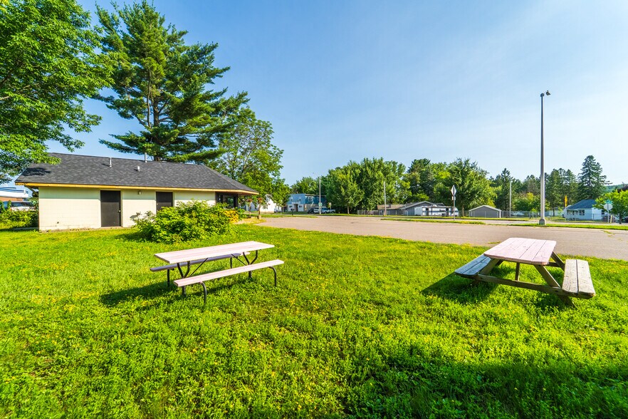 More Photos Of 1707 Merrill Ave, Wausau Freestanding For Sale