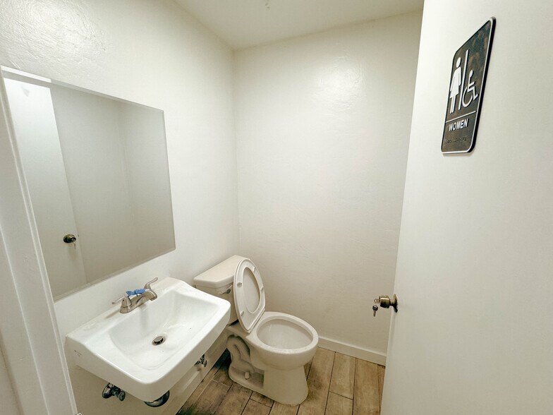 More Photos Of 2233 Irving St, San Francisco Storefront Retail Office For Lease