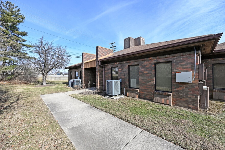 More Photos Of 4725 Cornell Rd, Blue Ash Office For Sale