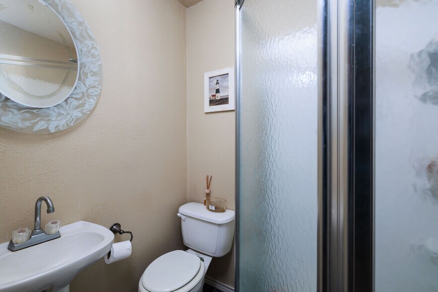 More Photos Of 3120 Hwy 87, Crystal Beach Office Residential For Sale