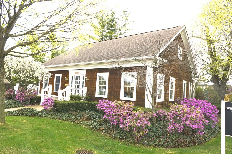More Photos Of 907 W 14 Mile Rd, Clawson Office For Sale
