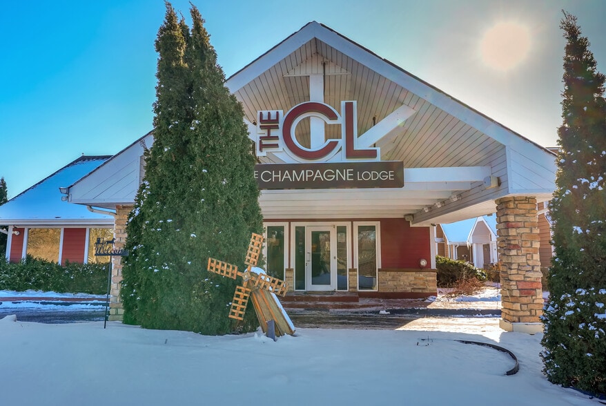 Primary Photo Of 16W621 S Frontage Rd, Willowbrook Hotel For Sale