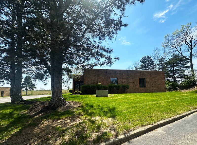 More Photos Of 3160-3162 Presidential Dr, Fairborn Unknown For Lease